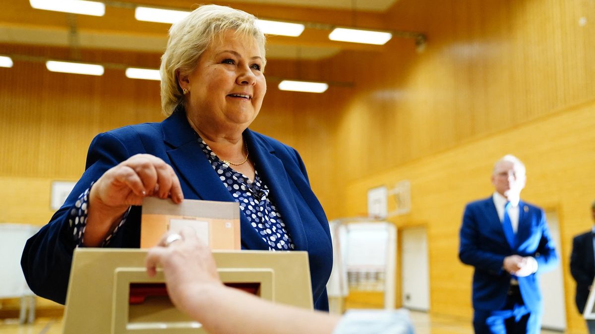 Norské volby podle odhadů vyhráli sociální demokraté, rýsuje se středolevá vláda